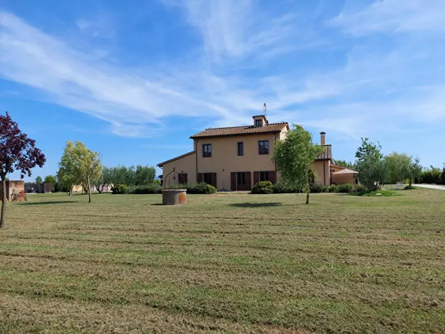 Immagine 10 di Casa colonica in vendita  a Cascina
