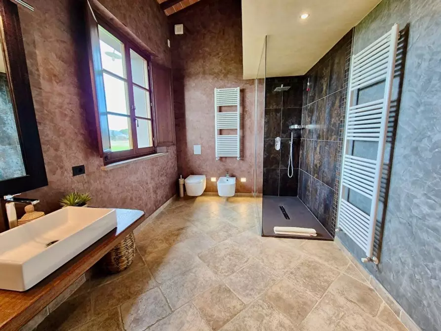 Immagine 38 di Casa colonica in vendita  a Cascina