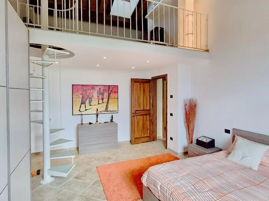 Immagine 36 di Casa colonica in vendita  a Cascina