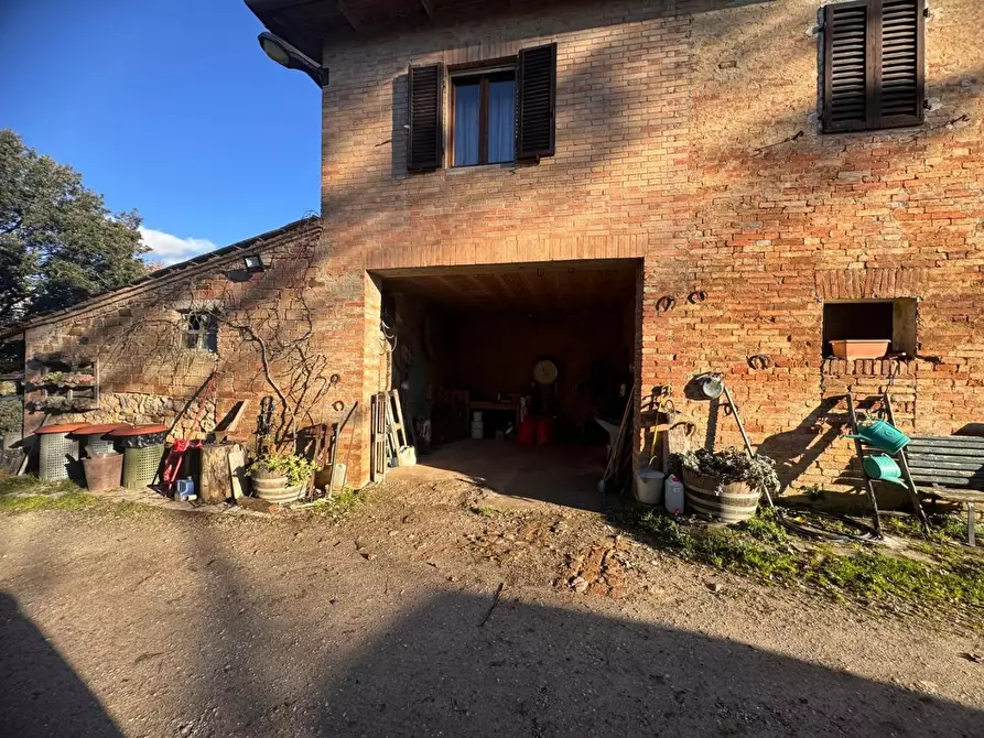 Immagine 2 di Casa colonica in vendita  a Siena