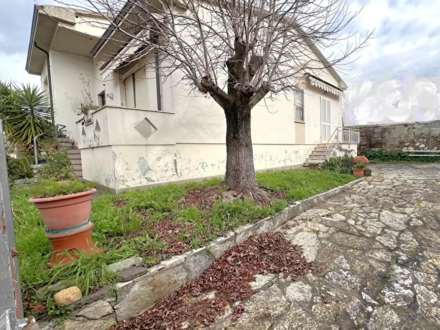 Immagine 3 di Villa in vendita  a Cascina