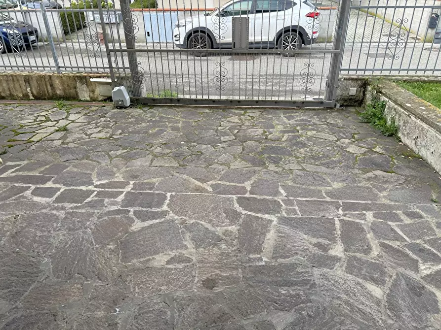 Immagine 4 di Villa in vendita  a Cascina