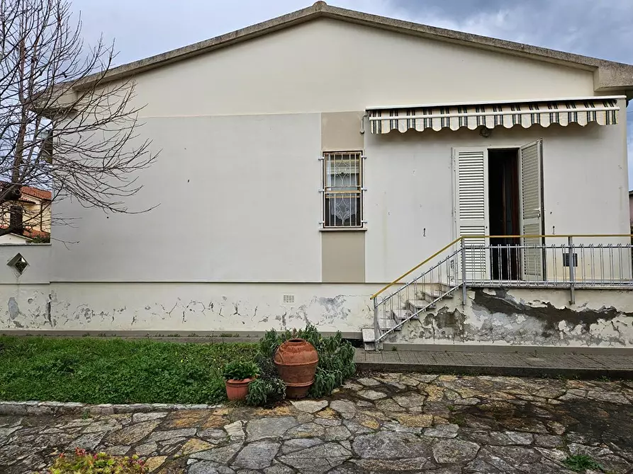 Immagine 10 di Villa in vendita  a Cascina