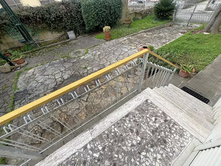 Immagine 9 di Villa in vendita  a Cascina