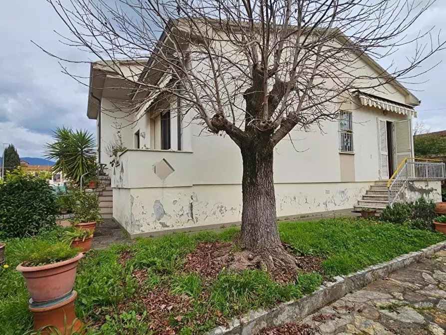 Immagine 5 di Villa in vendita  a Cascina