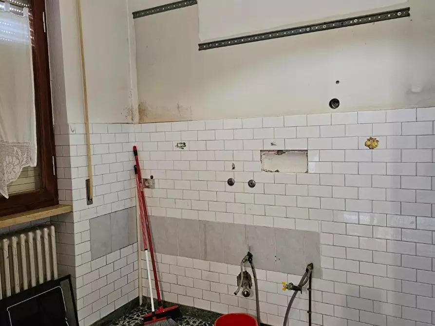 Immagine 8 di Villa in vendita  a Cascina