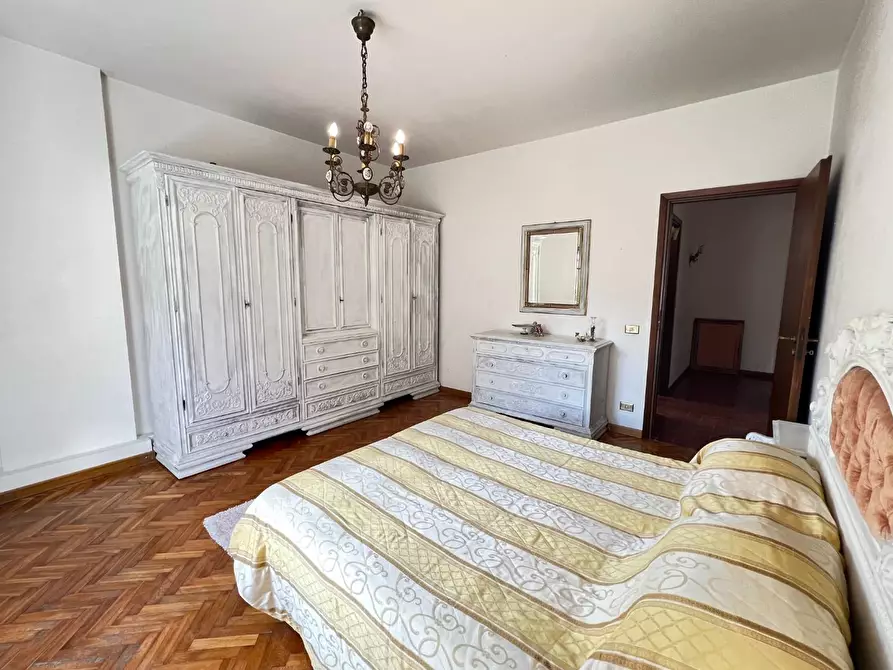 Immagine 21 di Appartamento in vendita  a Massa