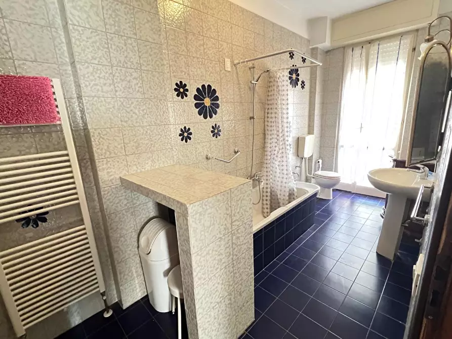 Immagine 22 di Appartamento in vendita  a Massa