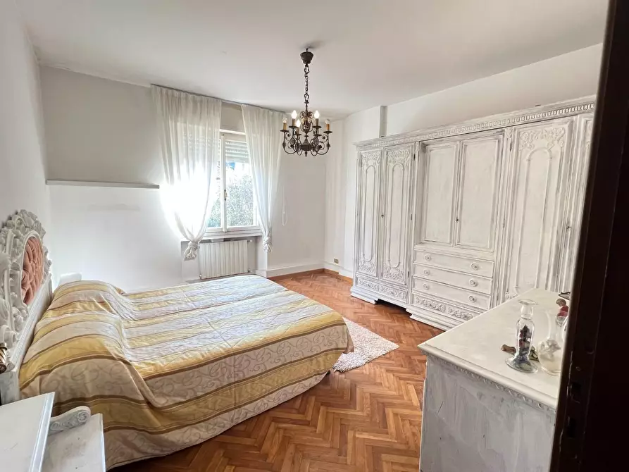 Immagine 18 di Appartamento in vendita  a Massa