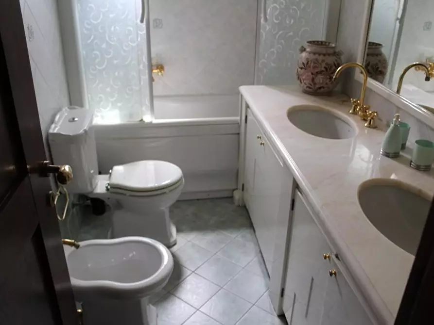 Immagine 17 di Casa bifamiliare in vendita  a Massa