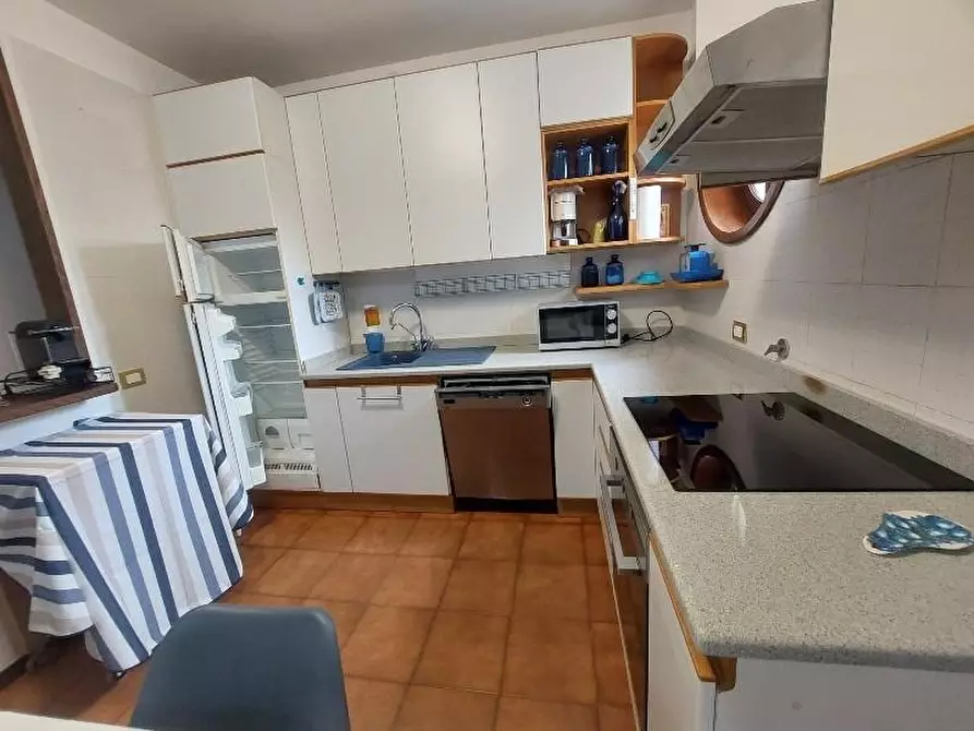 Immagine 11 di Casa bifamiliare in vendita  a Massa