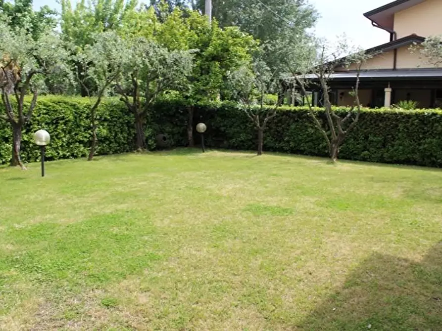 Immagine 4 di Casa bifamiliare in vendita  a Massa