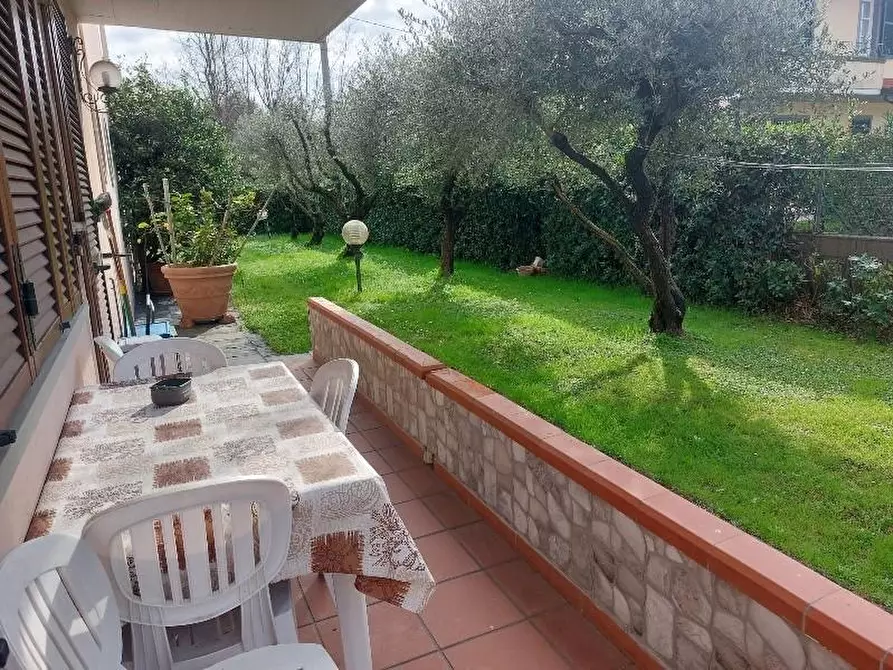 Immagine 3 di Casa bifamiliare in vendita  a Massa