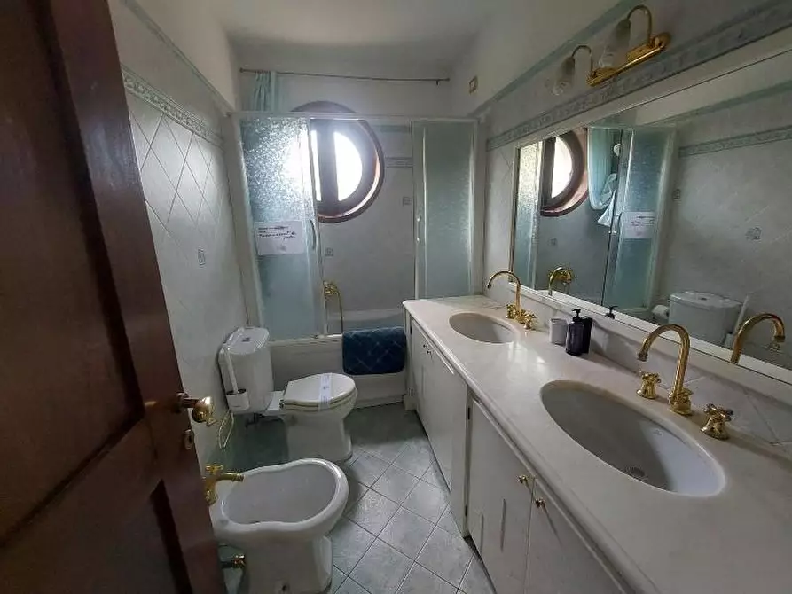 Immagine 16 di Casa bifamiliare in vendita  a Massa