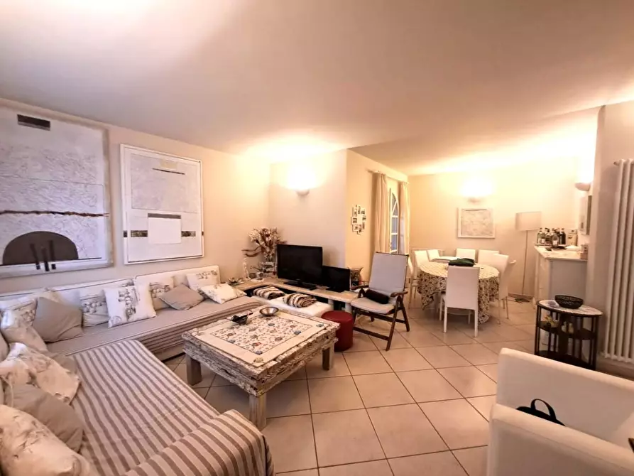 Immagine 2 di Villa in affitto  a Montignoso