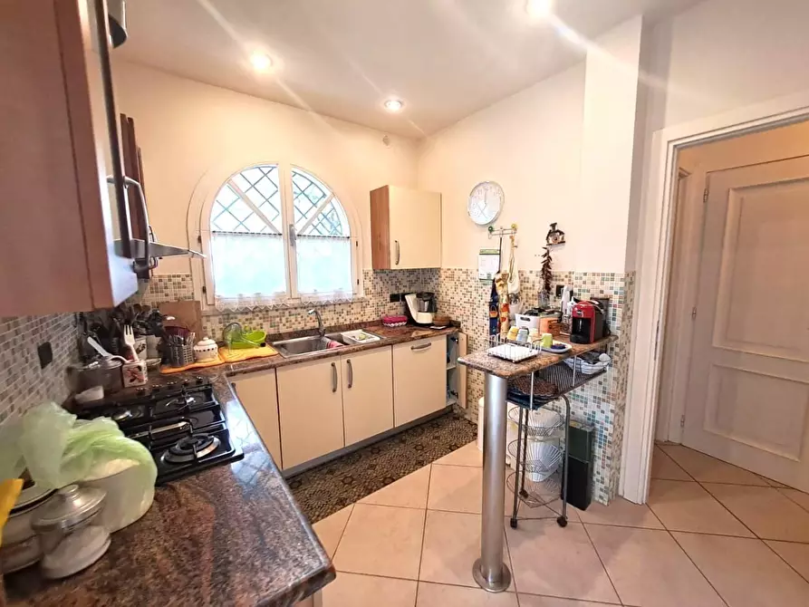 Immagine 6 di Villa in affitto  a Montignoso