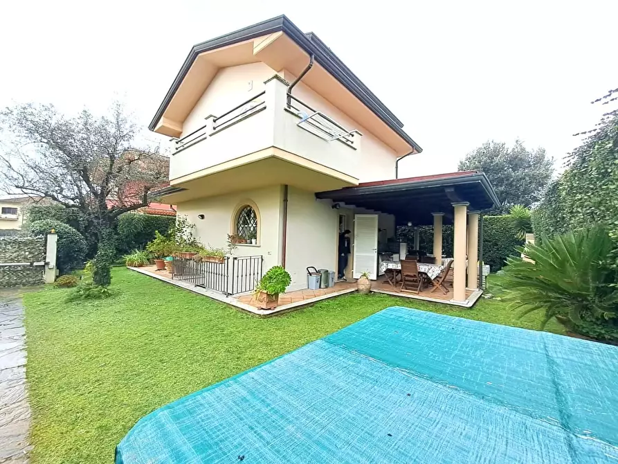 Immagine 26 di Villa in affitto  a Montignoso