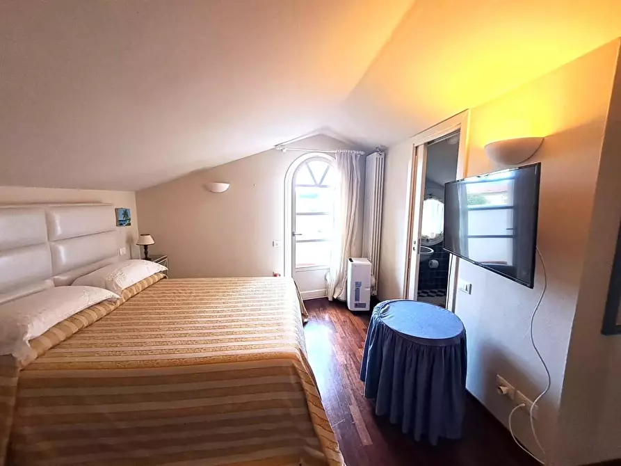 Immagine 14 di Villa in affitto  a Montignoso