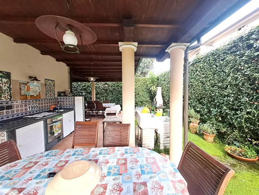 Immagine 29 di Villa in affitto  a Montignoso