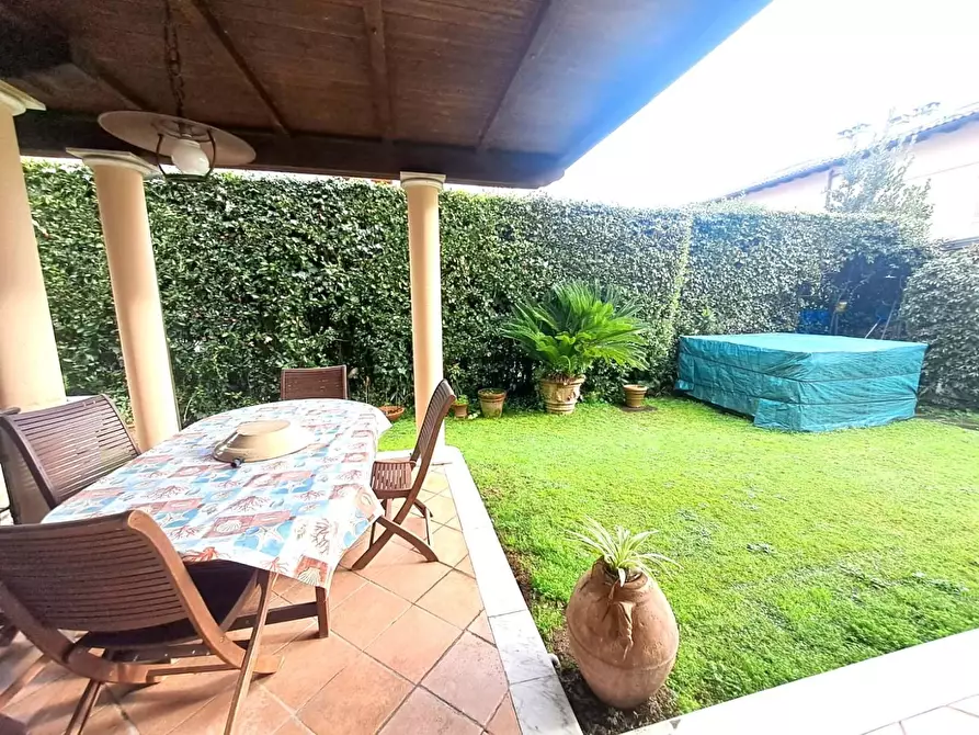 Immagine 28 di Villa in affitto  a Montignoso