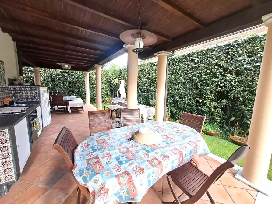 Immagine 30 di Villa in affitto  a Montignoso