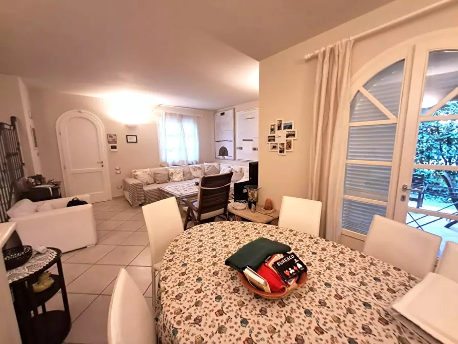 Immagine 5 di Villa in affitto  a Montignoso