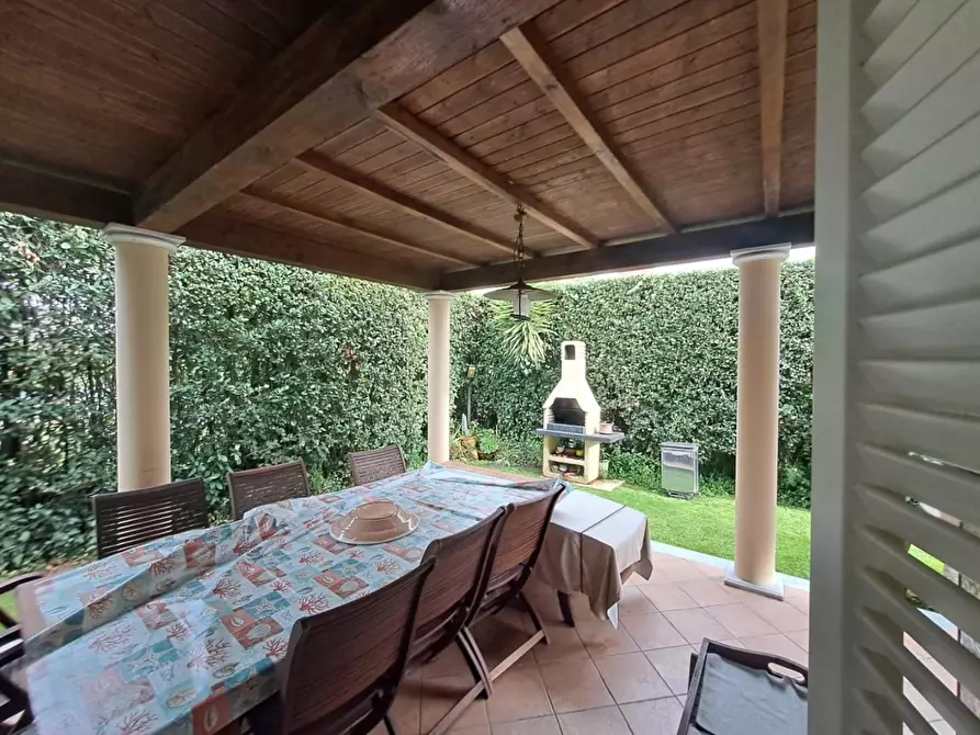 Immagine 31 di Villa in affitto  a Montignoso