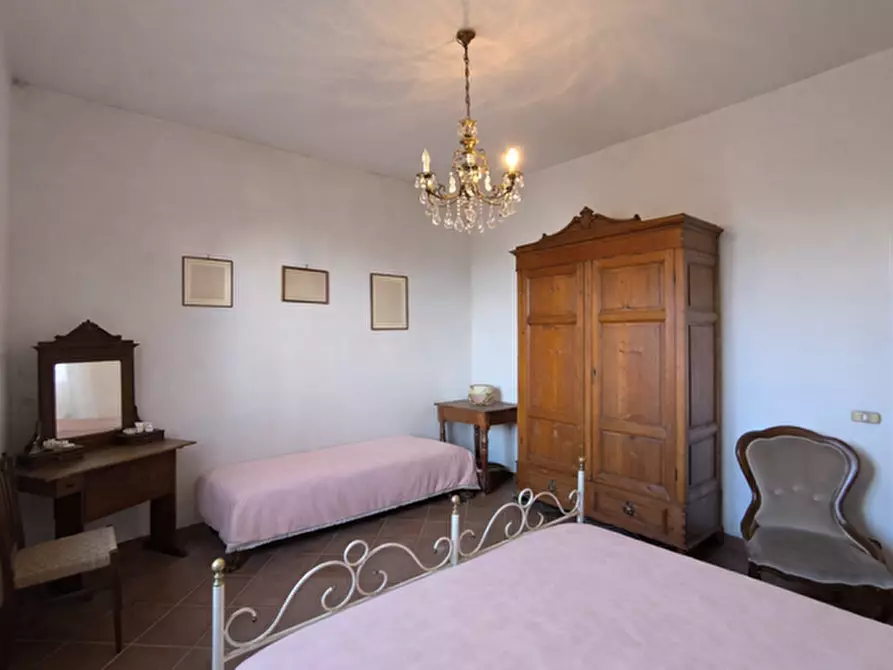 Immagine 15 di Casa colonica in vendita  a Torrita Di Siena