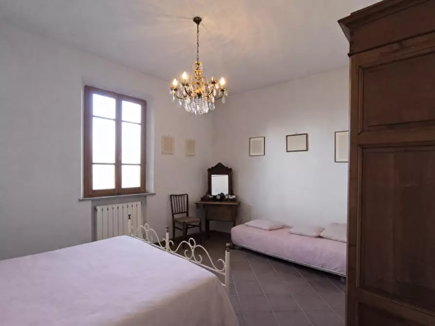 Immagine 16 di Casa colonica in vendita  a Torrita Di Siena