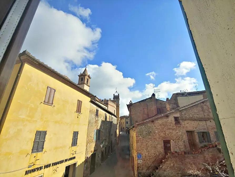 Immagine 11 di Palazzo in vendita  a Montalcino