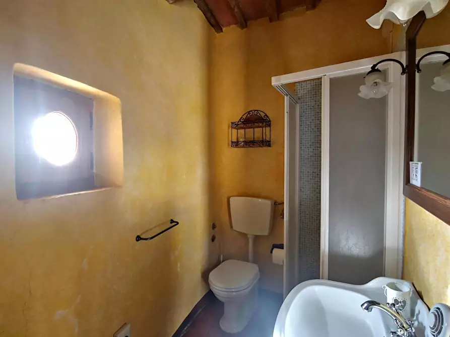 Immagine 34 di Palazzo in vendita  a Montalcino