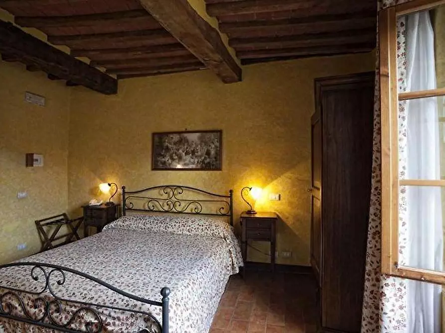 Immagine 41 di Palazzo in vendita  a Montalcino