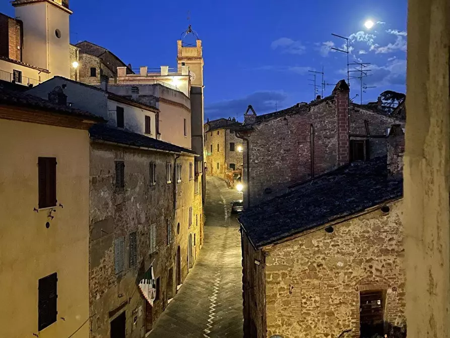 Immagine 1 di Palazzo in vendita  a Montalcino