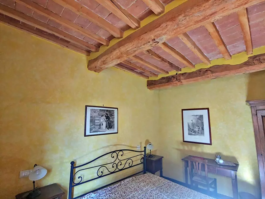 Immagine 21 di Palazzo in vendita  a Montalcino