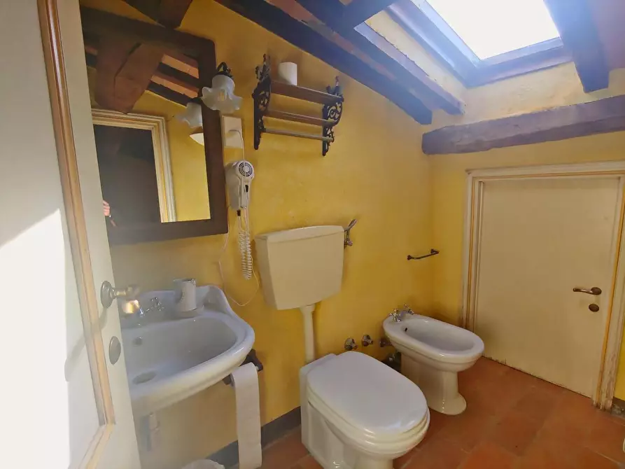 Immagine 35 di Palazzo in vendita  a Montalcino