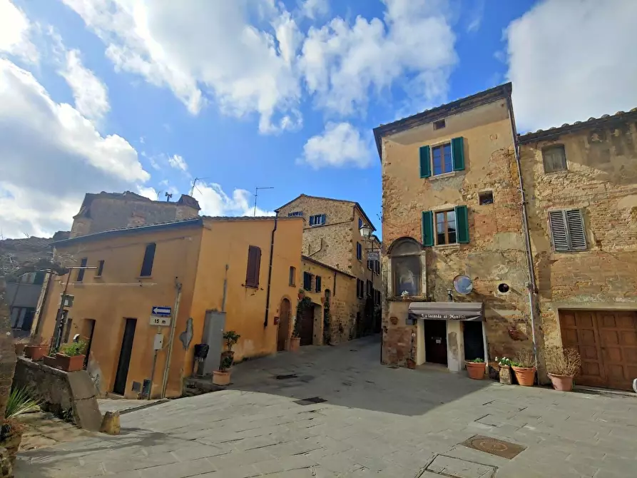 Immagine 10 di Palazzo in vendita  a Montalcino