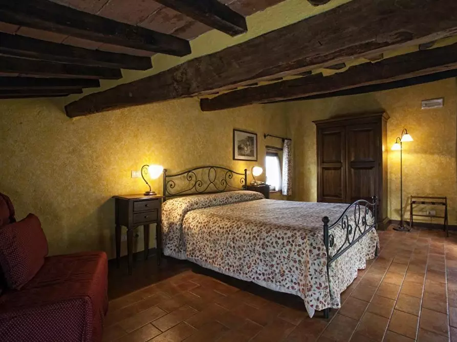 Immagine 27 di Palazzo in vendita  a Montalcino