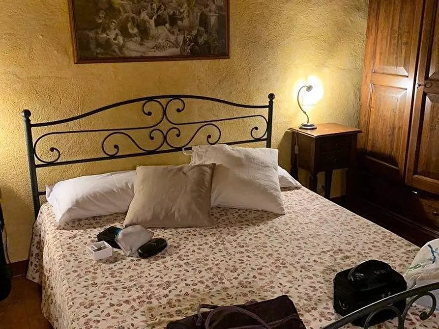 Immagine 24 di Palazzo in vendita  a Montalcino