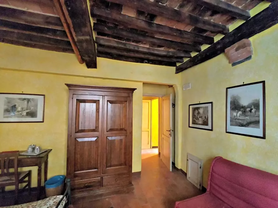 Immagine 38 di Palazzo in vendita  a Montalcino