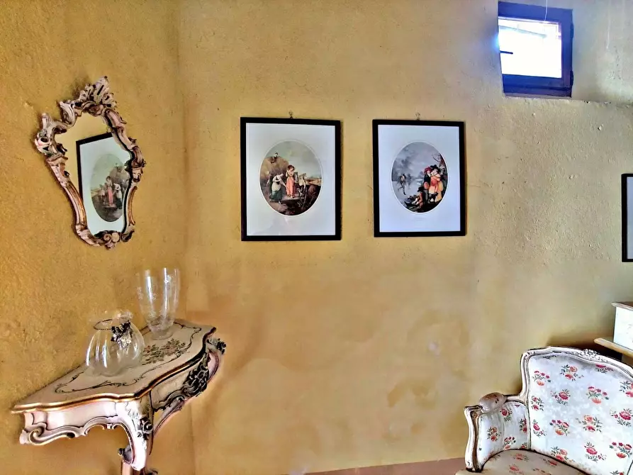 Immagine 31 di Palazzo in vendita  a Montalcino