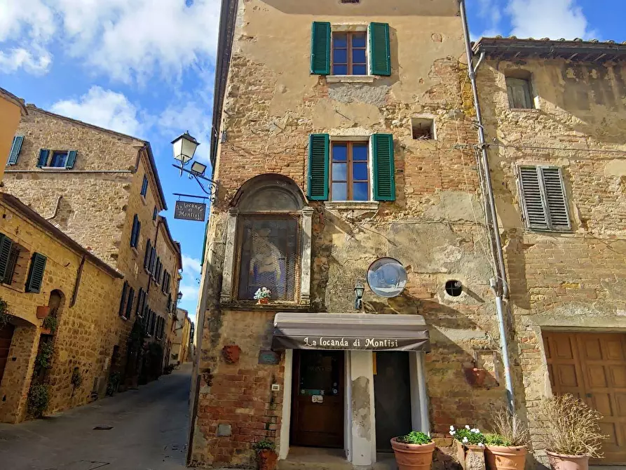 Immagine 4 di Palazzo in vendita  a Montalcino
