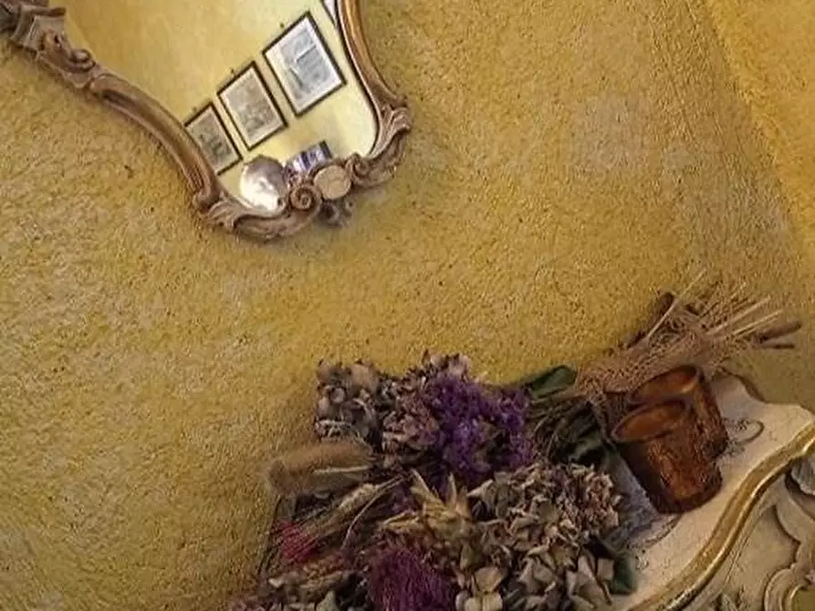 Immagine 32 di Palazzo in vendita  a Montalcino