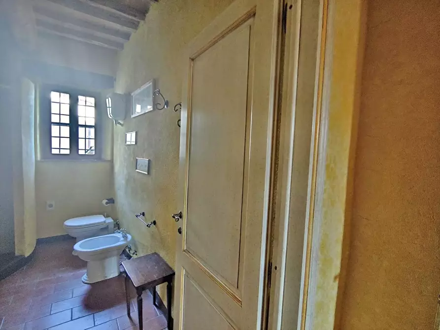 Immagine 16 di Palazzo in vendita  a Montalcino
