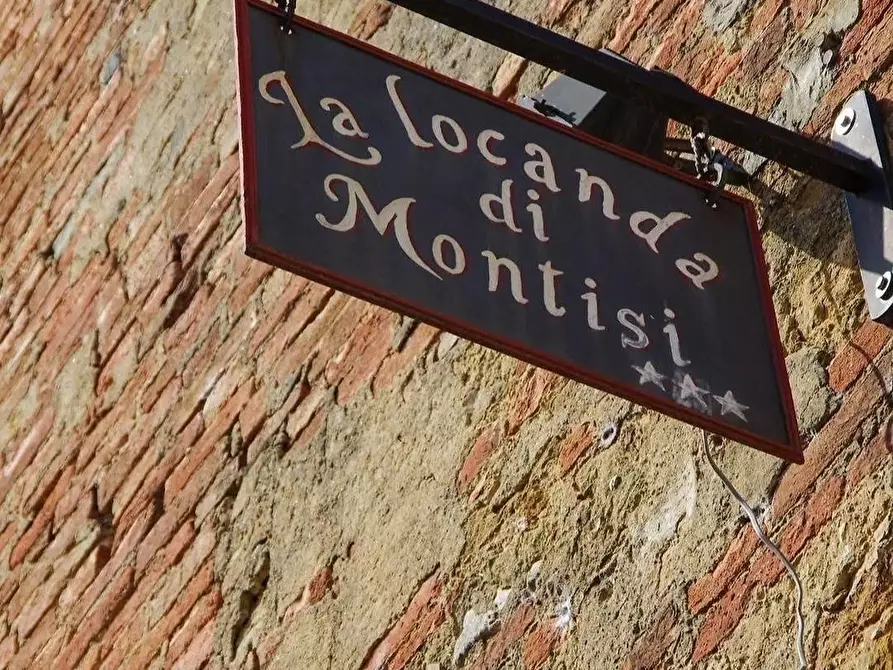Immagine 37 di Palazzo in vendita  a Montalcino
