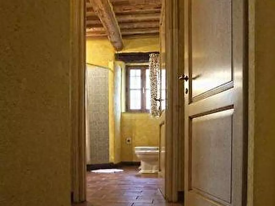 Immagine 20 di Palazzo in vendita  a Montalcino