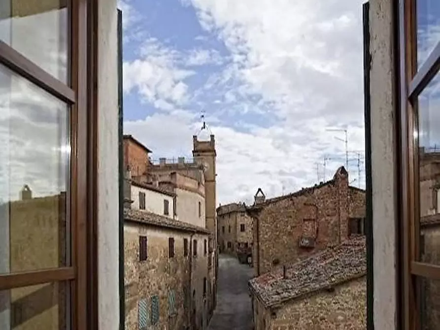 Immagine 2 di Palazzo in vendita  a Montalcino