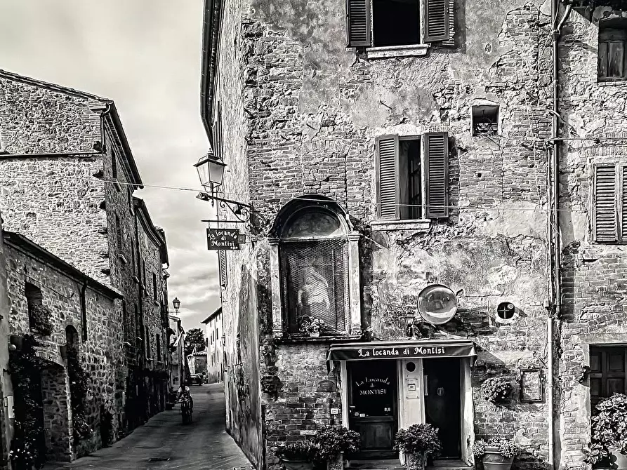 Immagine 6 di Palazzo in vendita  a Montalcino