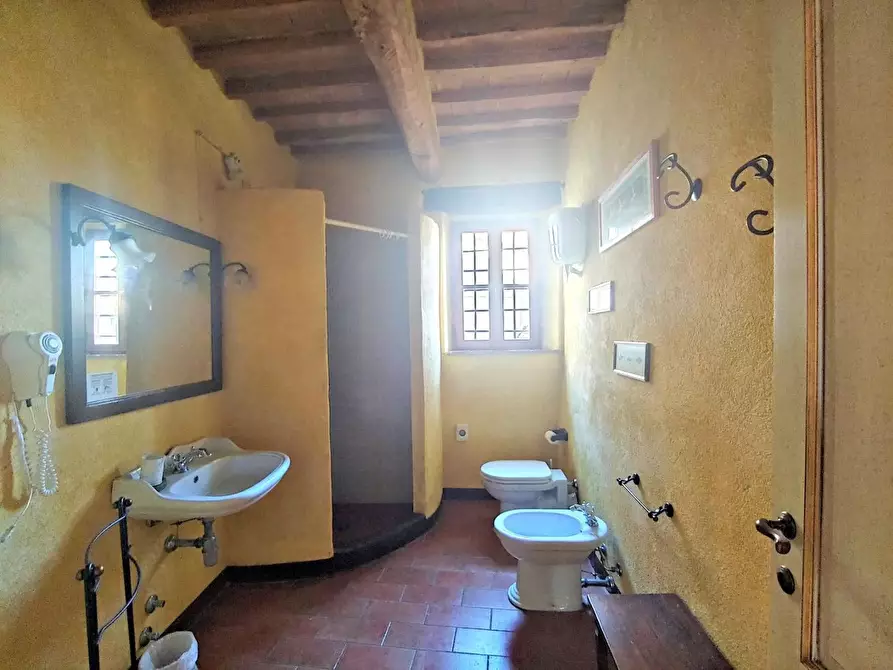 Immagine 43 di Palazzo in vendita  a Montalcino