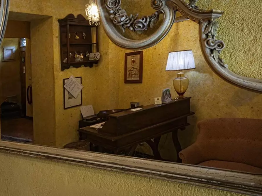 Immagine 29 di Palazzo in vendita  a Montalcino