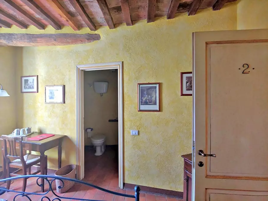 Immagine 15 di Palazzo in vendita  a Montalcino